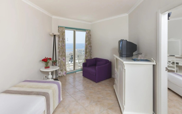 İz Flower Side Beach Hotel