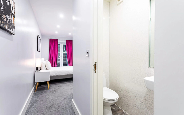 Bright Clapham Apartment