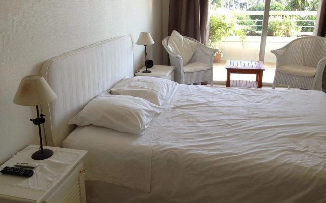 Apartment With 2 Bedrooms in Villeneuve-loubet, With Wonderful sea Vie