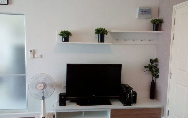 Baan Kiang Fah 1607 by Montri C