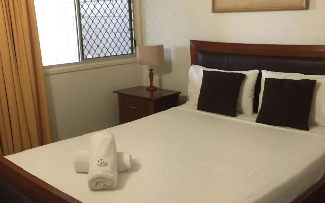 Airlie Seaview Apartments