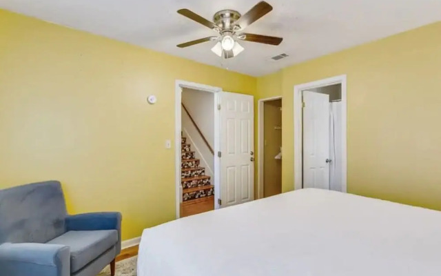 Near Downtown Beach House Apt