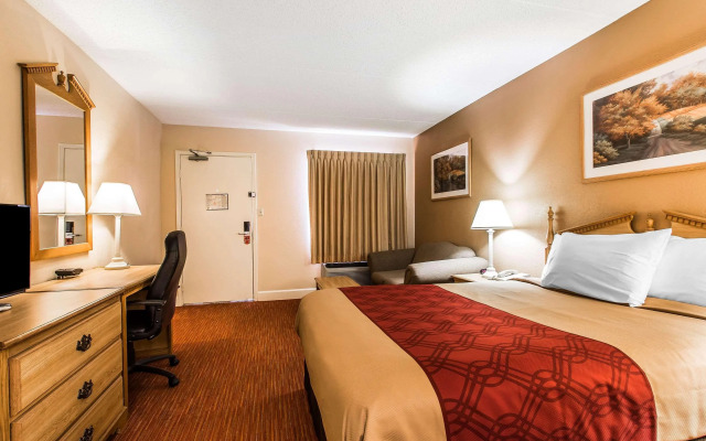 Econo Lodge Inn & Suites