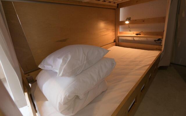 hostel DEN