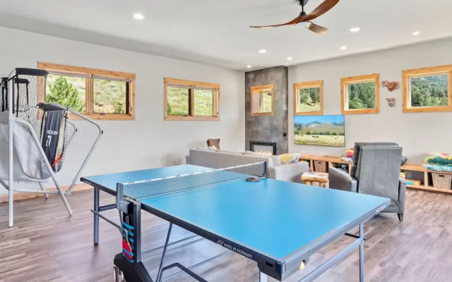 Mapes Luxury Vacation At Windcliff 5 Bedroom Home by RedAwning