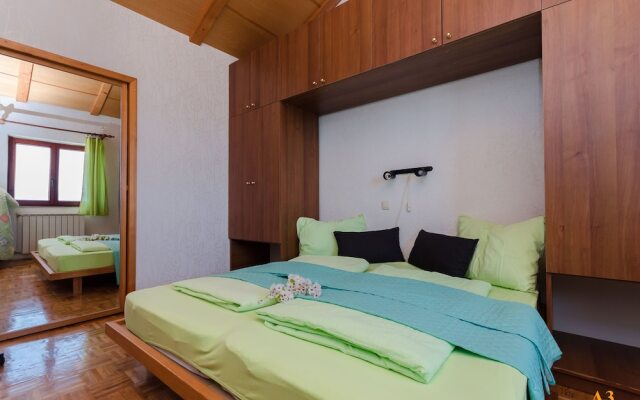 Apartments and Room Drazen