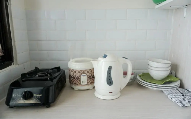 Comfortable and Homey Studio Apartment at Kebagusan City