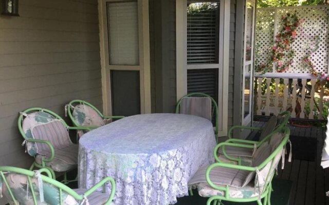 Kelowna Lakeview Cove Bed & Breakfast