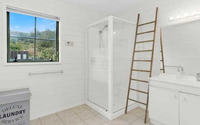 Kiwi Kuta with direct beach access - Matarangi Holiday Home