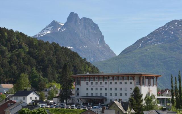 Grand Hotel - by Classic Norway Hotels