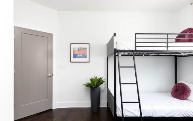 Domio Sylvan Park Spacious 8BR 2 Houses