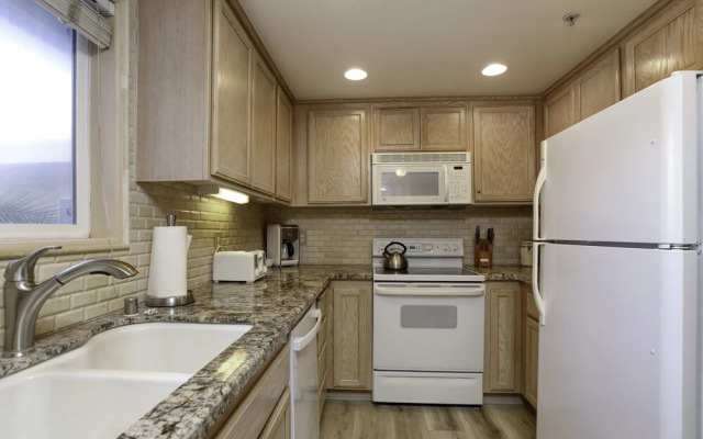 307 Casa Bella 2 Bedroom Condo by Redawning