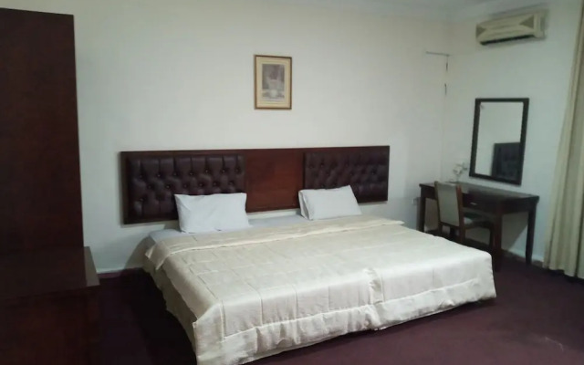 Seleen Hotel Suites