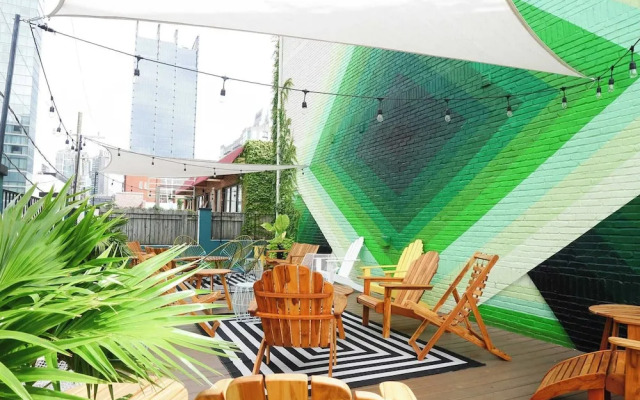 Sleeps 8 4 Sobro Suites w/ Kitchens & Modern Touches by Avantstay