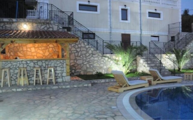 Villa Oasis with swimming pool