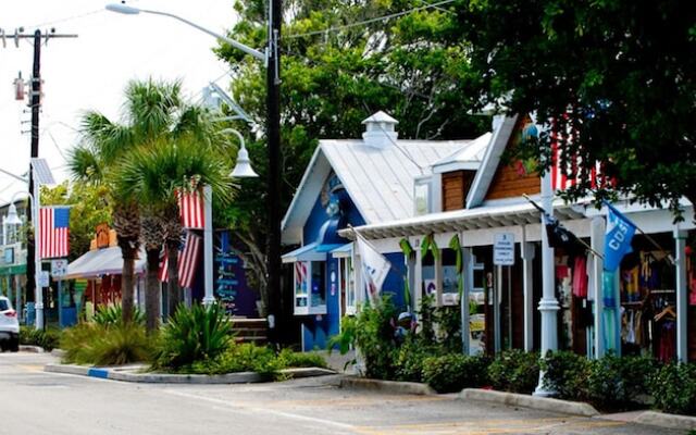 Anna Maria Island Club 20