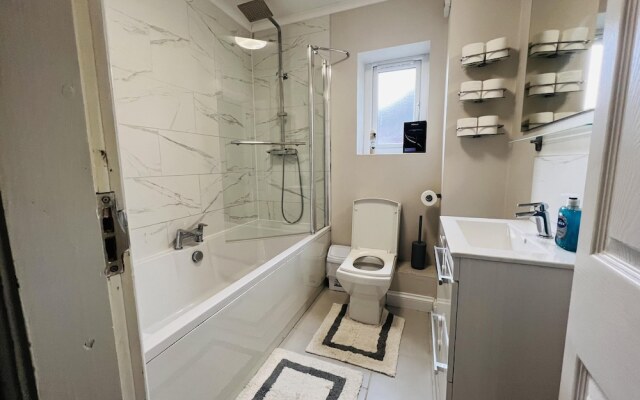 Charming 3-bed House in Levenshulme, Manchester