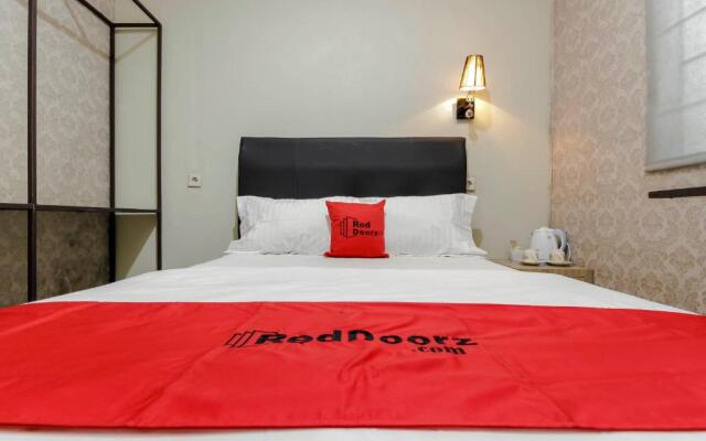 RedDoorz Plus near Lippo Cikarang Mall