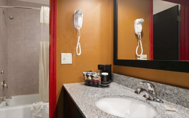 Days Inn Liberty / NE Kansas City