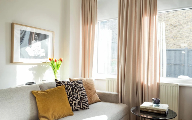 Newly Renovated Large 4-5 Bedroom House