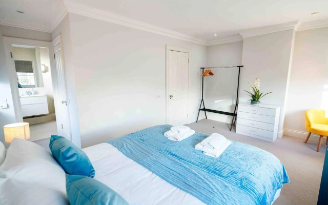 Spacious & Modern 3brs House in Central London