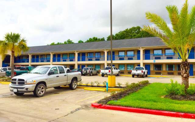 Americas Best Value Inn & Suites Mont Belvieu Houston