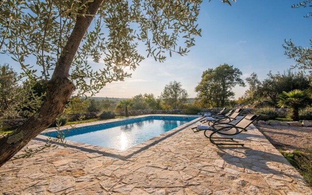 Stunning Home in Silo With Wifi and 2 Bedrooms