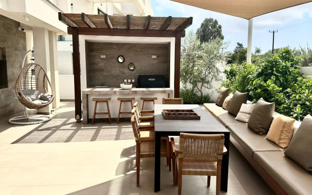 Lora Pearl Luxury Villa By Louis Hotels