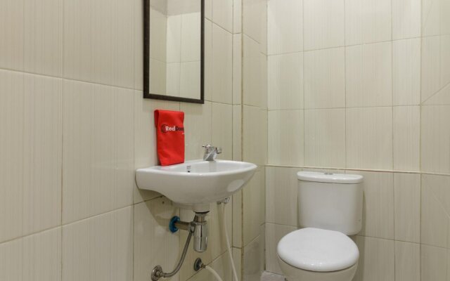 RedDoorz near Puri Indah Mall