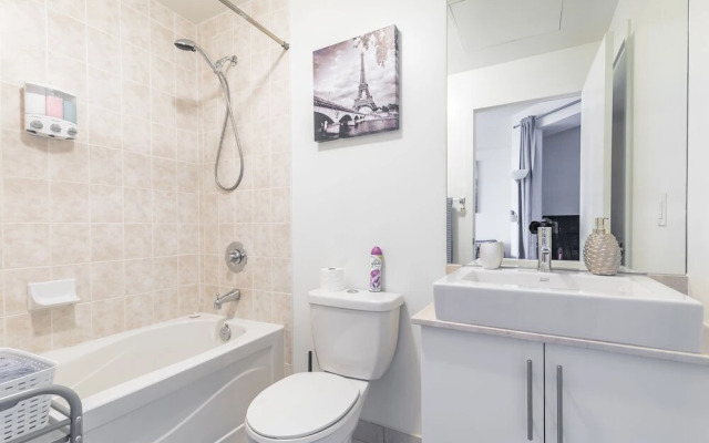 GLOBALSTAY. Maple Leaf Square