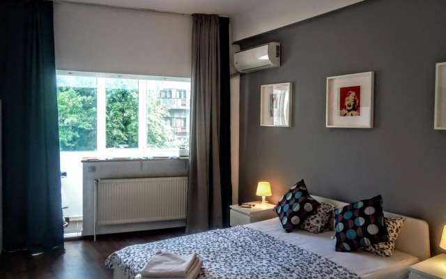 Central Bright Modern Studio