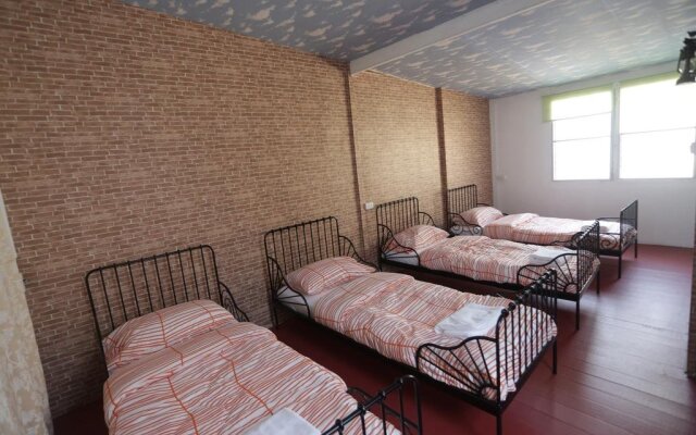 Water Lily Hostel (วอเตอร์ ลิลลี่ โฮสเทล)