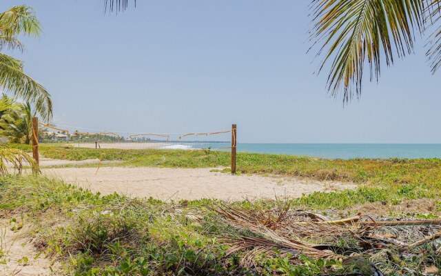 IT03 Bangalo Duplex 3 Suites Pe na Areia