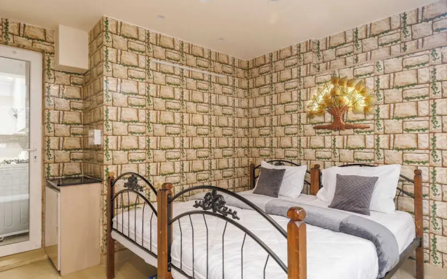 Luxury 4BHK in E-City with 40 Amenities