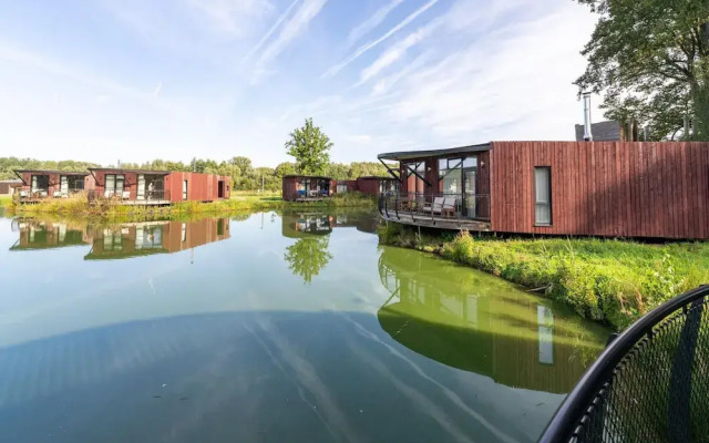 Bungalow With Pool Access