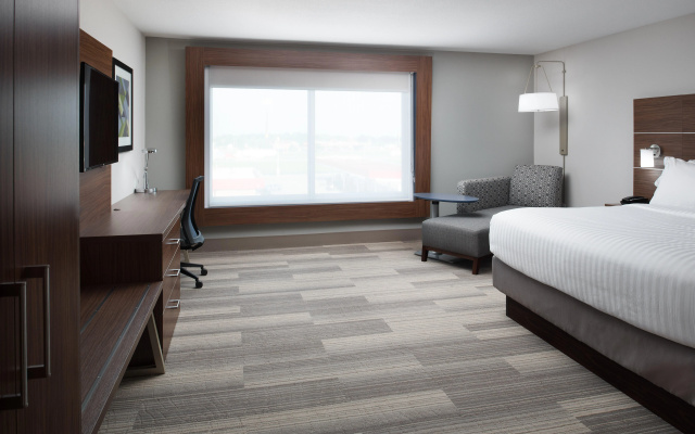 Holiday Inn Express & Suites Kingdom City by IHG