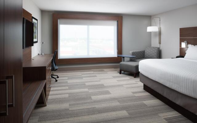 Holiday Inn Express & Suites Kingdom City by IHG