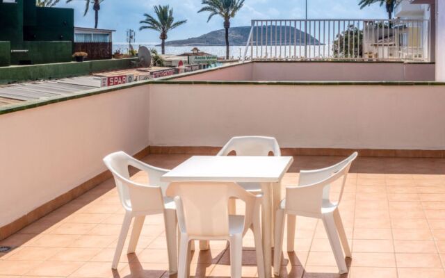 Neighbours Beach 21643