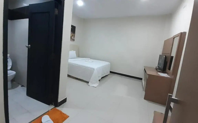 Galaxy Inn Hotel Baubau