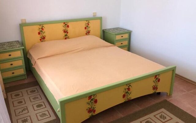 U Treh Roz Guest House