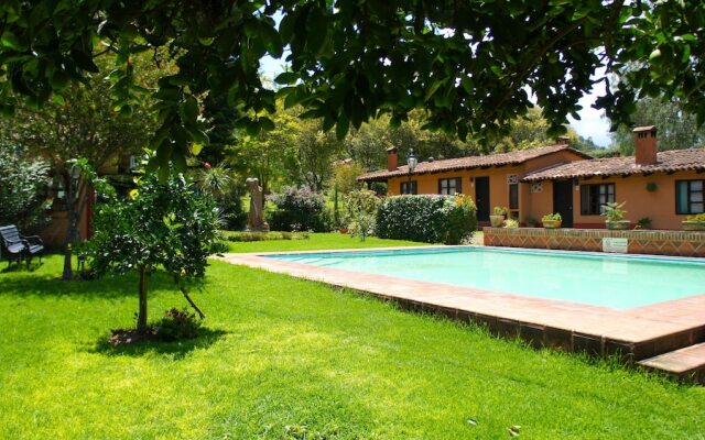 Villa Patzcuaro Garden Hotel & RV Park