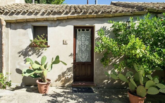 Apartment In Annex With Swimming Pool Right In The Sicilian Countryside