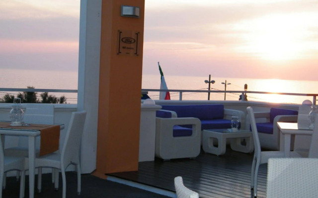 Piccadilly Suites and Rooms