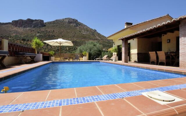 Luxurious Villa With Private Pool, Easily Accessible, in Spectacular Scenery