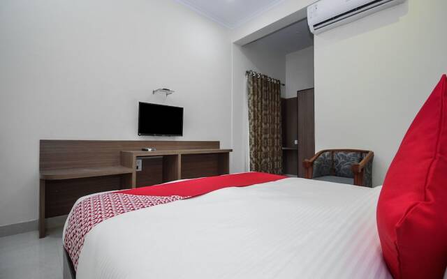 OYO 15218 Hotel Rasha Niwas