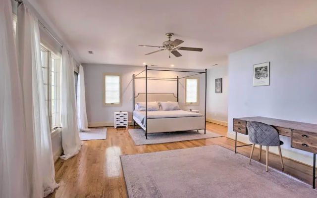 Hot Tub + Private Beach: Waterfront Urbanna Escape