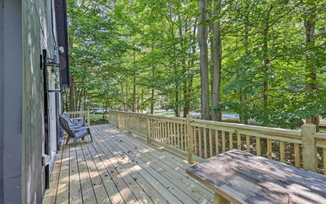 Modern Poconos Chalet w/ Private Hot Tub, Fire Pit