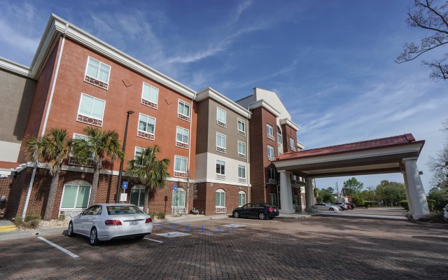 Holiday Inn Express and Suites Savannah - Midtown, an IHG Hotel