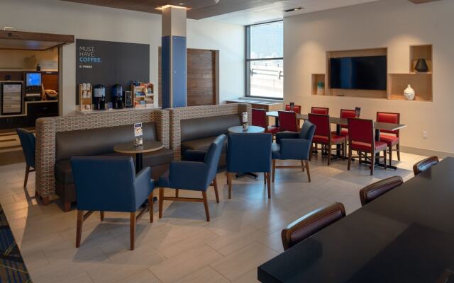 Holiday Inn Express & Suites Tulsa Downtown By Ihg