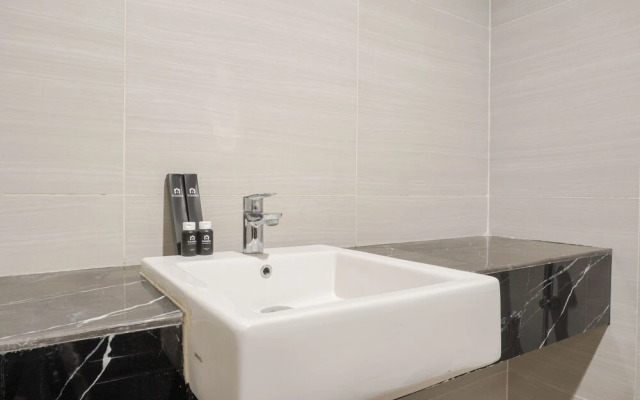 Cozy Stay And Spacious Studio At West Vista Apartment